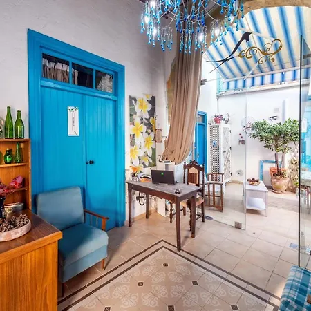 Cypriot Swallow Boutique Couette-café