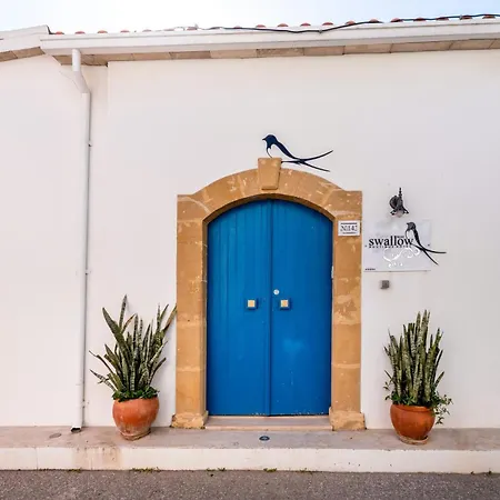 Cypriot Swallow Boutique Couette-café 4*